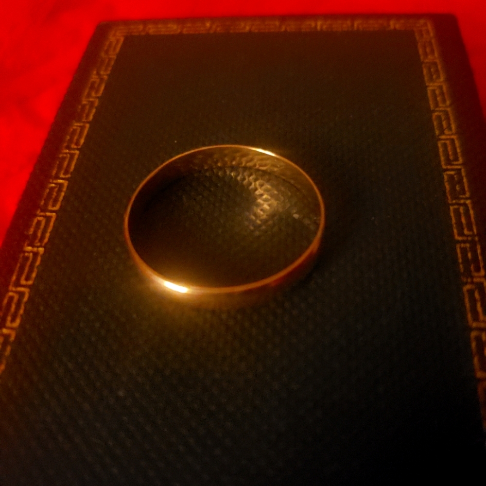 Women's 10K Gold Simple Wedding Band
1.51 grams